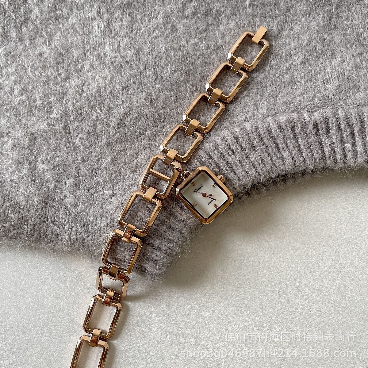 Internet Celebrity Middle Ages vintage Vintage Chain Watch for Women, Light Luxury, Mother-of-Pearl, High Aesthetic, Fashionable, Elegant, Live Streaming, Cross-Border