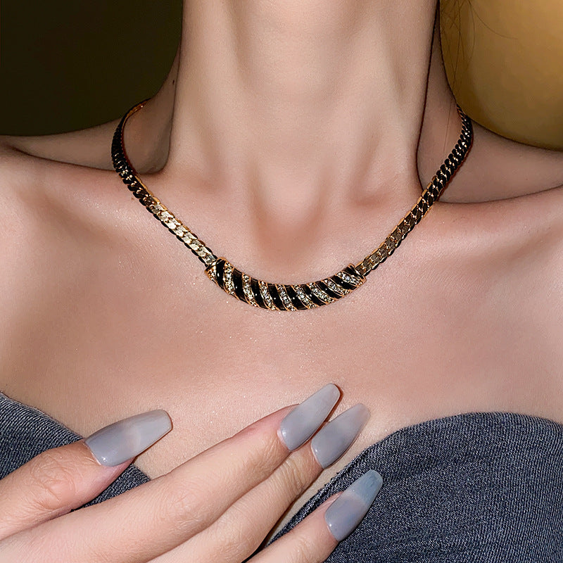 Medieval vintage Necklace Real Gold Plated Diamond-Studded Curved Oil Drop Collarbone Chain Light Luxury High-End Necklace Wholesale