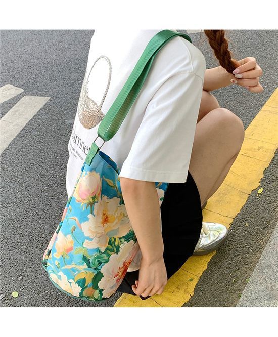 New2025Floral Oil Painting Niche Large Capacity Versatile Commuter Bucket High-end Bag Women's Shoulder Bag Hot Item