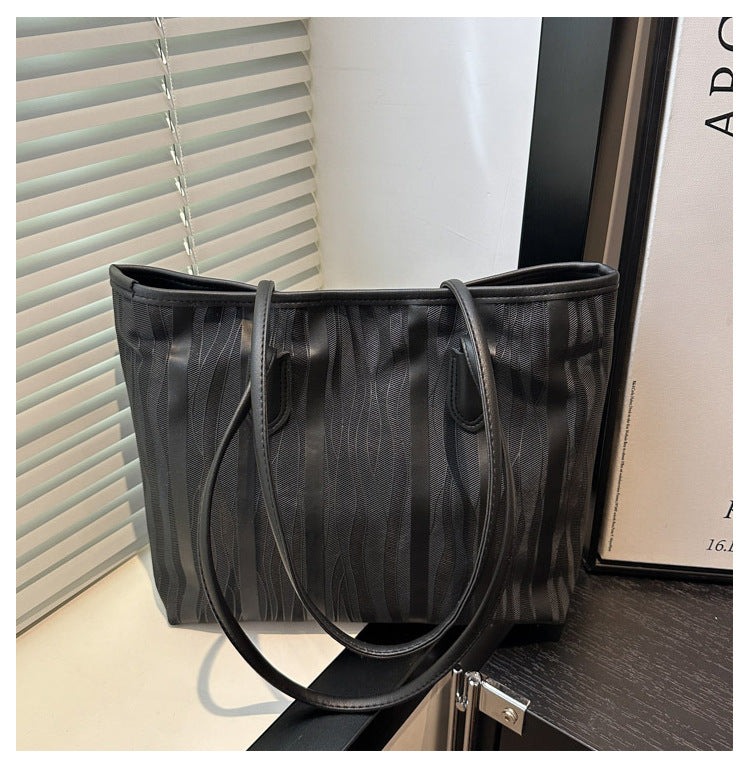 Casual Patchwork Fashion Large Capacity Pendant2025Spring New Fashion Commuting Texture Casual Shoulder Tote Bag for Women