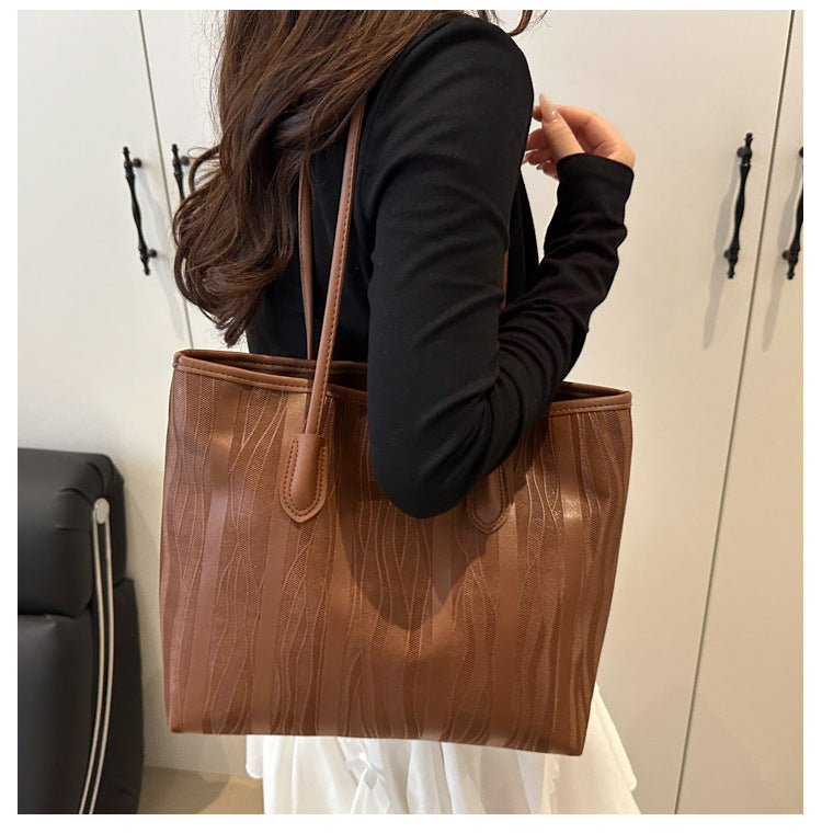 Casual Patchwork Fashion Large Capacity Pendant2025Spring New Fashion Commuting Texture Casual Shoulder Tote Bag for Women