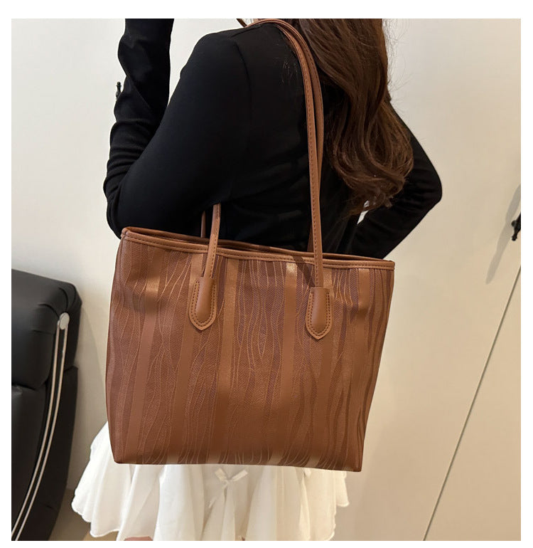 Casual Patchwork Fashion Large Capacity Pendant2025Spring New Fashion Commuting Texture Casual Shoulder Tote Bag for Women