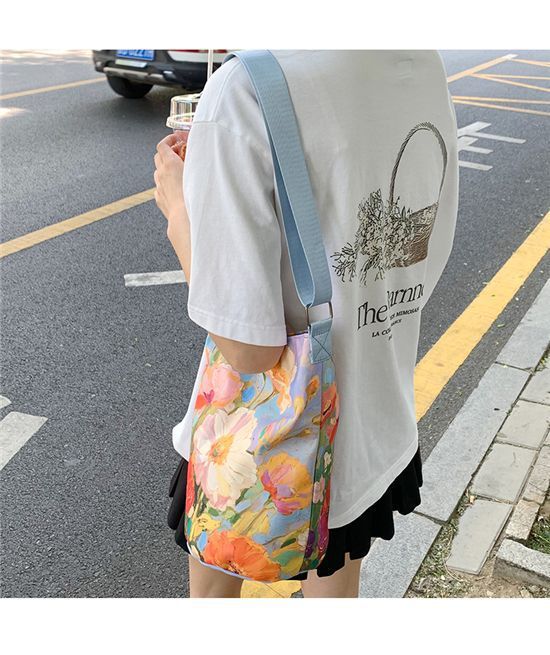 New2025Floral Oil Painting Niche Large Capacity Versatile Commuter Bucket High-end Bag Women's Shoulder Bag Hot Item