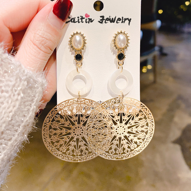 Silver Needle Metal Earrings High-end Simple Stud Earrings Fashion Versatile Light Luxury Unique Niche Earrings Yiwu Wholesale