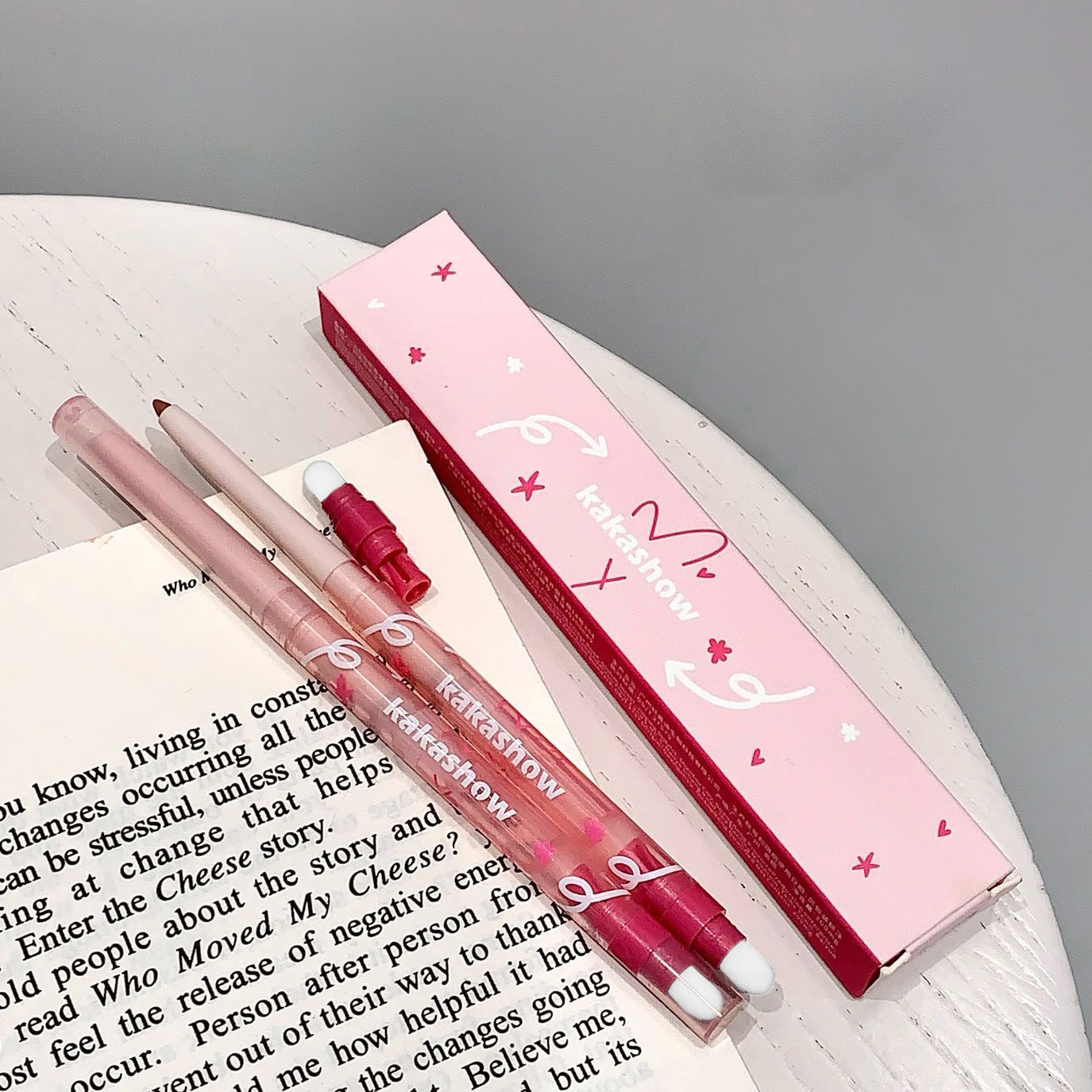kakashow Mist Feel Puff Lip Liner Delicate Soft Mist Silky Smooth Outline Lip Shape Natural Color with Lip Brush c440