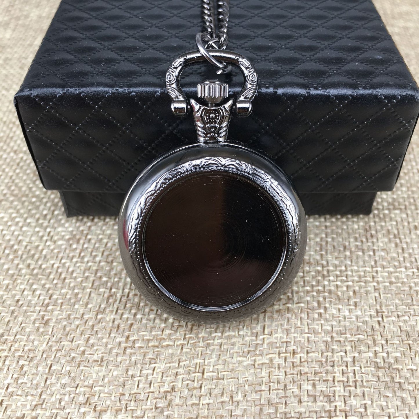 In Stock Fast Delivery Medium Size Sticker Flip Cover Retro Pocket Watch Children's Watch DIY Necklace Watch Student Watch Wholesale with Pictures