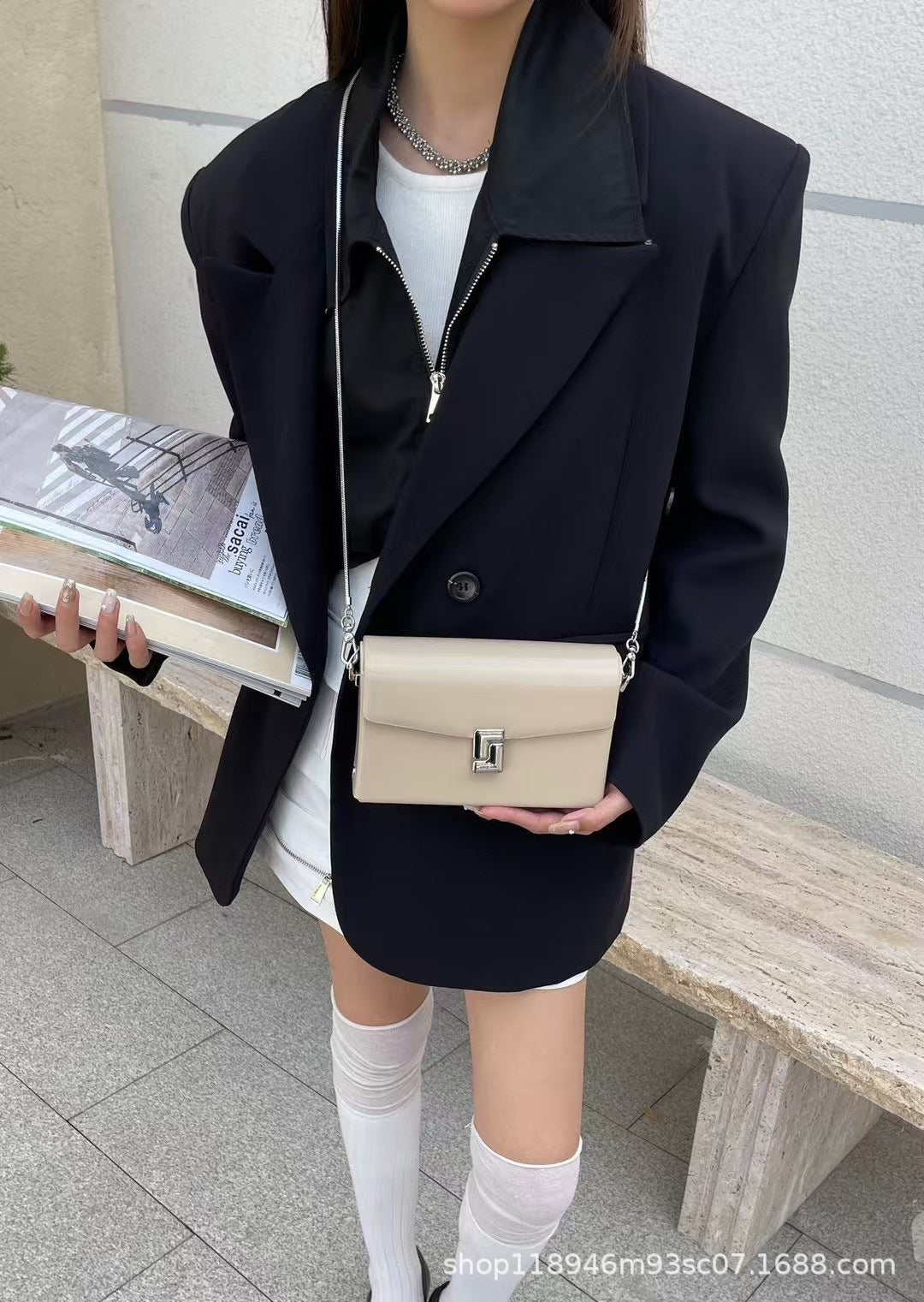 Vintage High-End Genuine Leather Women's Bag Exquisite Small Capacity Clutch Metal Chain Shoulder Crossbody Bag Fashionable Versatile