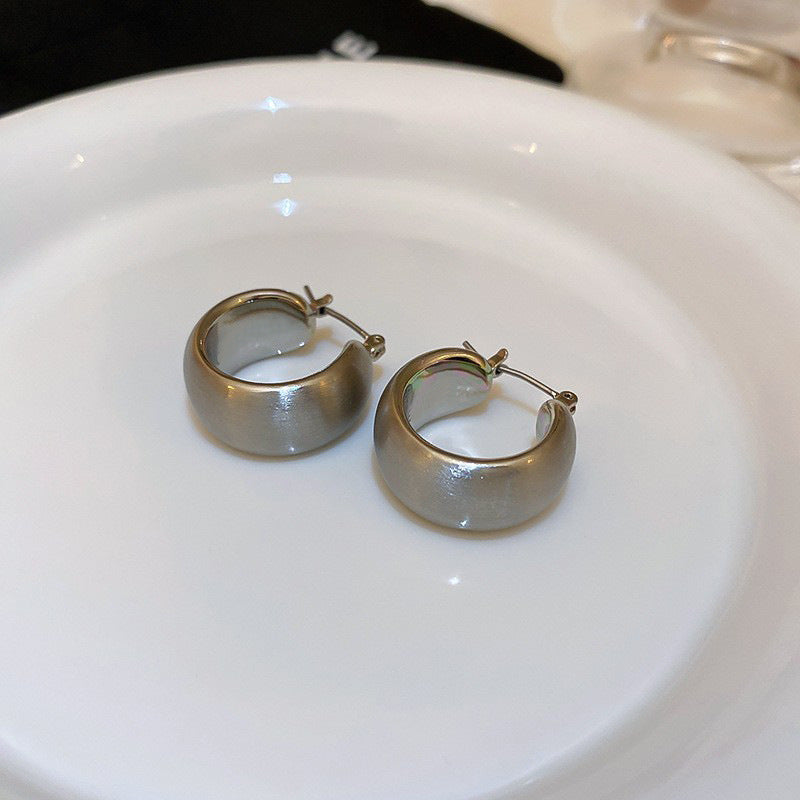 Silver Needle Metal Earrings High-end Simple Stud Earrings Fashion Versatile Light Luxury Unique Niche Earrings Yiwu Wholesale