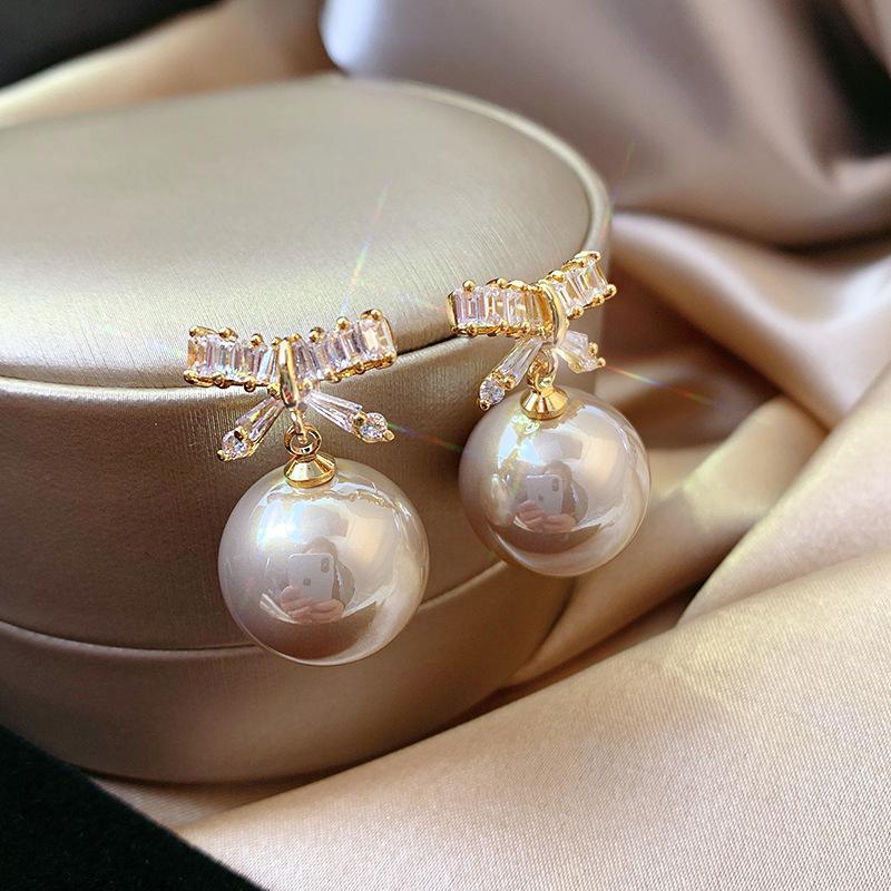 Pearl Earrings with a Sense of Sophistication Real Gold Electroplated Silver Needle French Retro Palace Style Earrings Versatile Ear Jewelry Wholesale