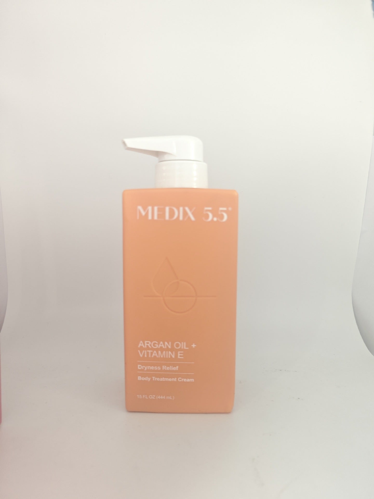 United States Medix PH Vitamin C Turmeric Body Lotion Revitalizing Firming Moisturizing Lotion444ml