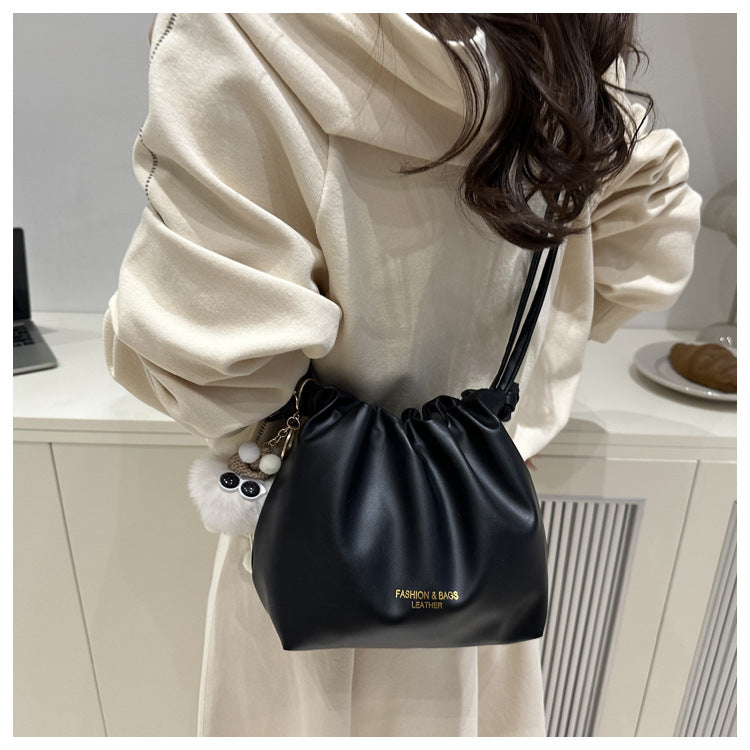 This year's trendy casual fashion elegant women's bag2025New versatile trendy single-shoulder bag with a high-end feel bucket bag