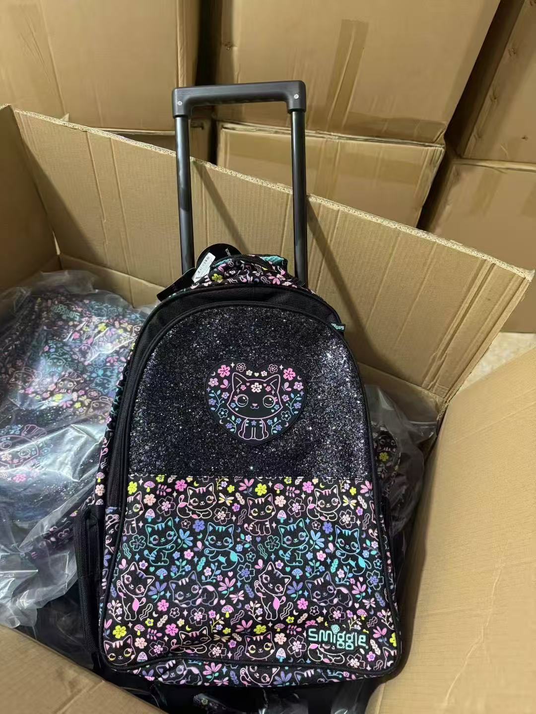 Australia smiggle School Bag Primary and Secondary School Students Big Eye Cat Gradient Cat Schoolbag Girl Backpack Trolley School Bag http://detail.1688.com/offer/949669119060.html