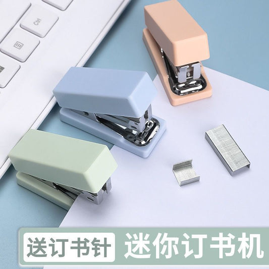 Gradient Macaron Color Stapler Mini Small Effort-Saving Stapler for Students and Office Portable Binding Supplies http://detail.1688.com/offer/962390364284.html