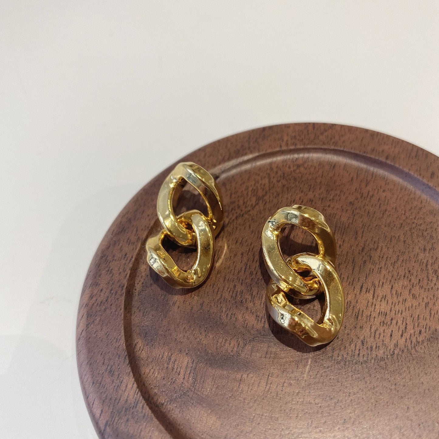 Silver Needle Metal Earrings High-end Simple Stud Earrings Fashion Versatile Light Luxury Unique Niche Earrings Yiwu Wholesale