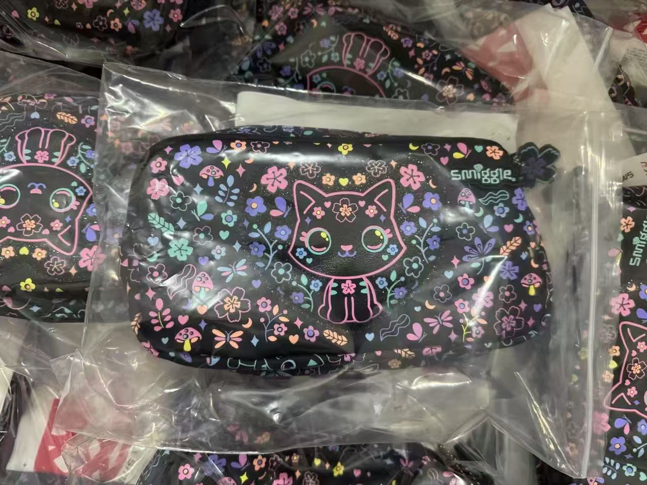 Australia smiggle School Bag Primary and Secondary School Students Big Eye Cat Gradient Cat Schoolbag Girl Backpack Trolley School Bag http://detail.1688.com/offer/949669119060.html