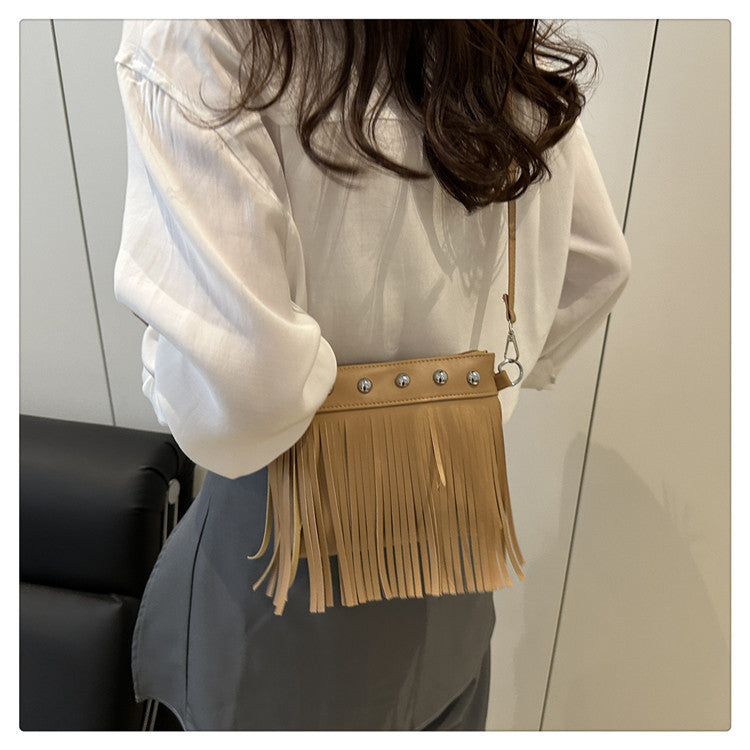 French retro tassel commuter bucket bag for women2025Summer new cross-border style soft shoulder crossbody tassel bag
