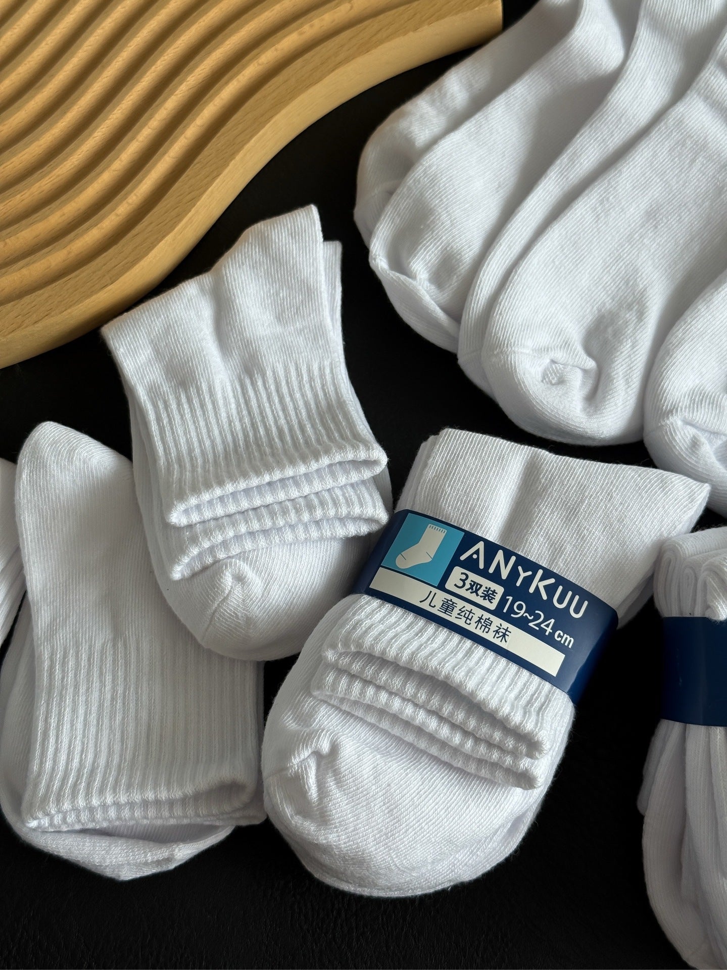 Children's Mid-Calf White Socks Moisture-Wicking Breathable Simple Sports Socks for Boys and Girls Comfortable and Durable White Socks http://detail.1688.com/offer/969182966859.html