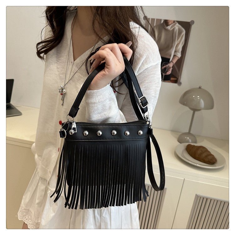 French retro tassel commuter bucket bag for women2025Summer new cross-border style soft shoulder crossbody tassel bag