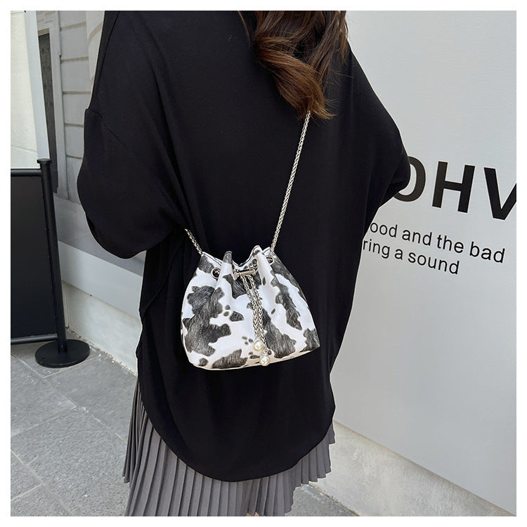 Personalized Chain Large Capacity Stylish Fashion Leopard Print Drawstring Winter2024New Zebra Pattern Shoulder Bucket Bag