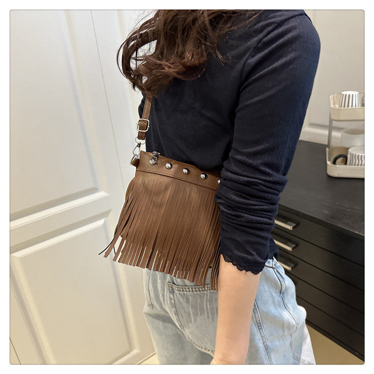 French retro tassel commuter bucket bag for women2025Summer new cross-border style soft shoulder crossbody tassel bag