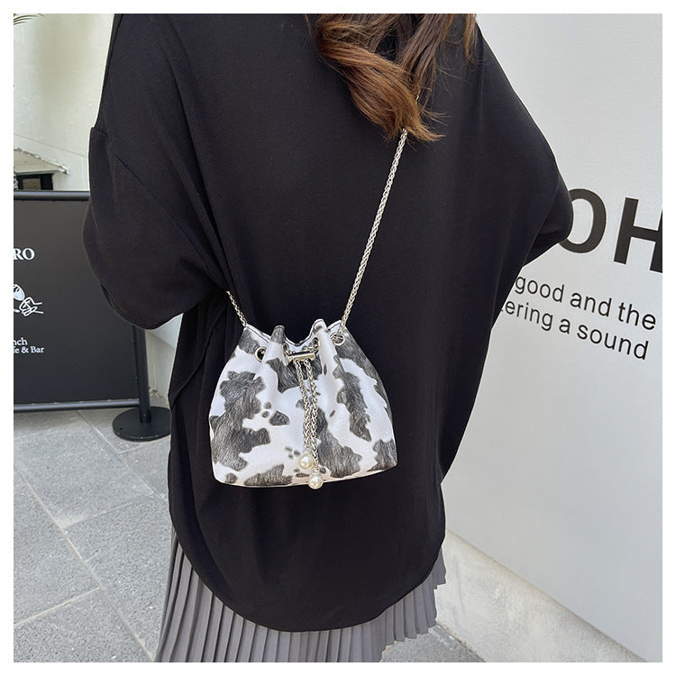 Personalized Chain Large Capacity Stylish Fashion Leopard Print Drawstring Winter2024New Zebra Pattern Shoulder Bucket Bag