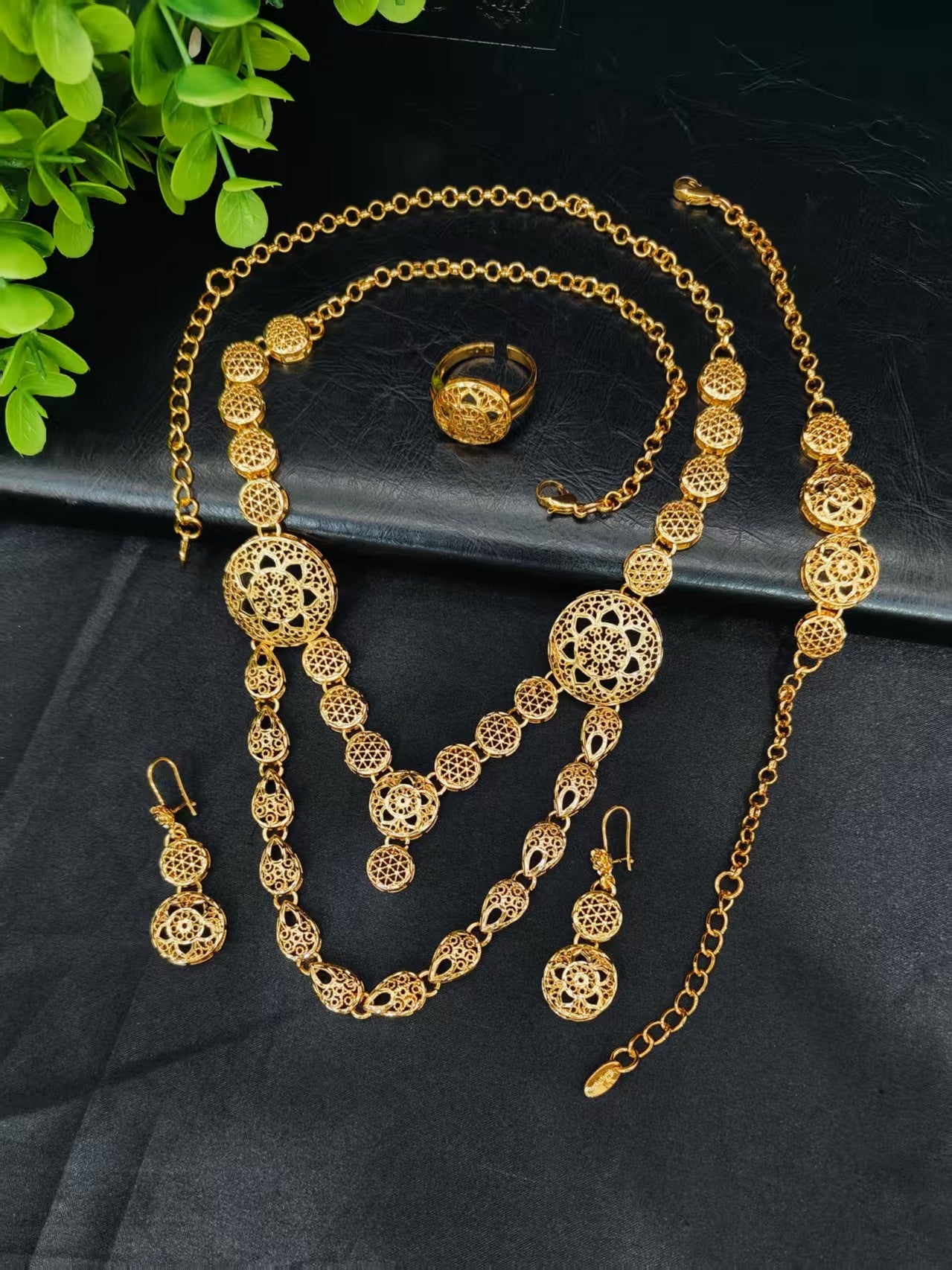 Hot Sale Recommendation Dubai24K Gold Women's Jewelry Set Middle Eastern Bride Necklace Earrings Ring Bracelet Four-Piece Set