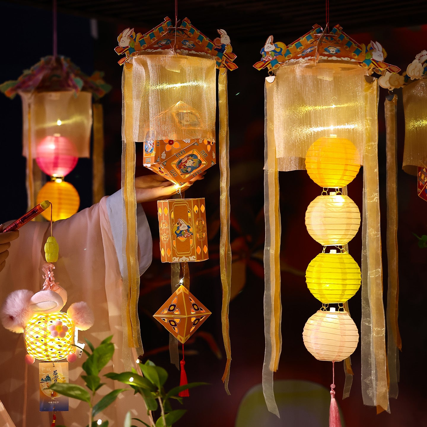 Mid-Autumn Festival Lanterns Handmade diy 2025New Creative Ancient Style Red Silk Lantern Children's Handheld Glowing Lantern for Stall Display
