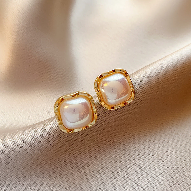 Pearl Earrings with a Sense of Sophistication Real Gold Electroplated Silver Needle French Retro Palace Style Earrings Versatile Ear Jewelry Wholesale
