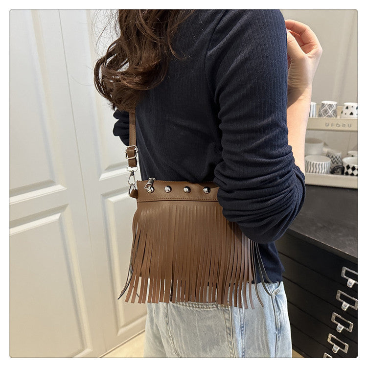 French retro tassel commuter bucket bag for women2025Summer new cross-border style soft shoulder crossbody tassel bag
