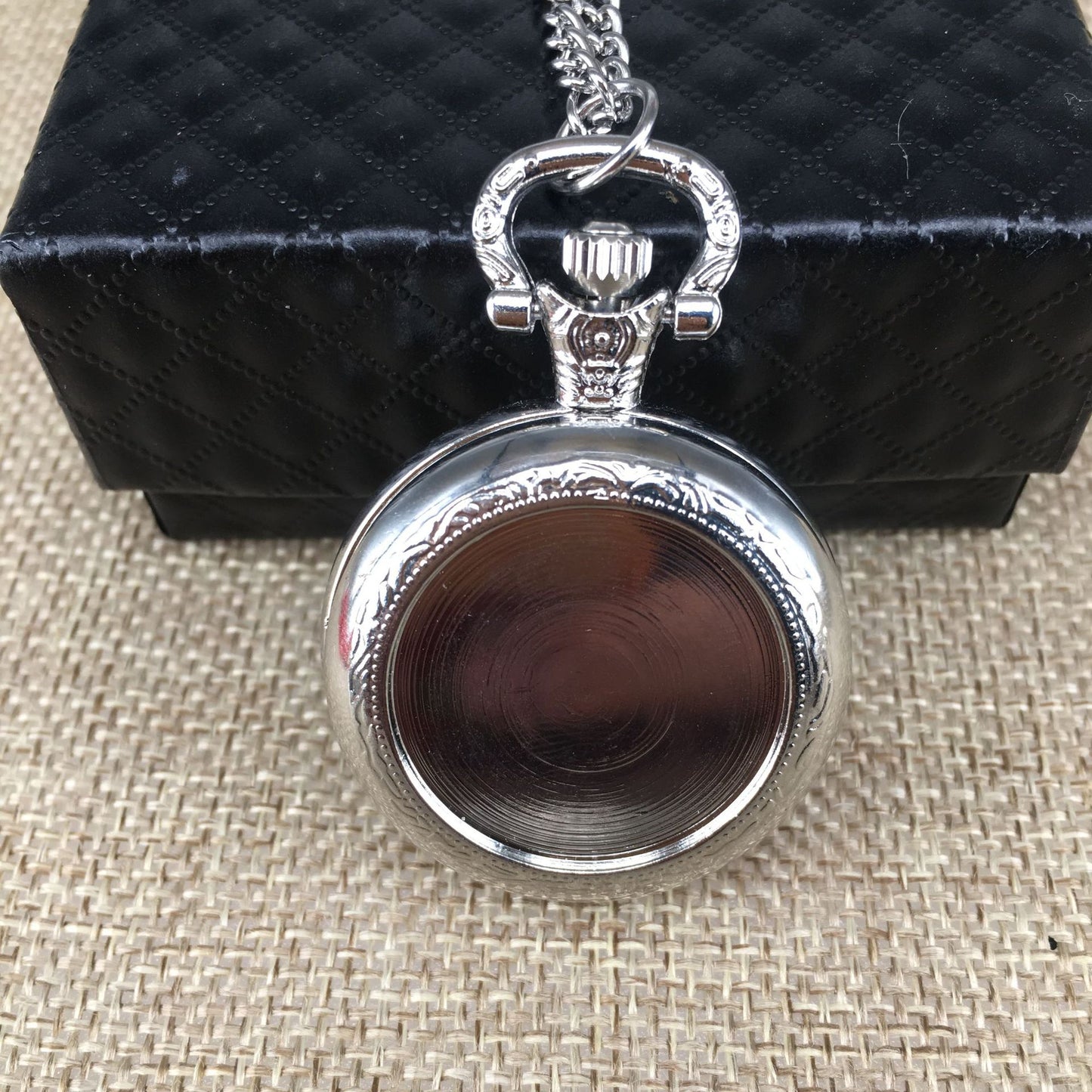 In Stock Fast Delivery Medium Size Sticker Flip Cover Retro Pocket Watch Children's Watch DIY Necklace Watch Student Watch Wholesale with Pictures