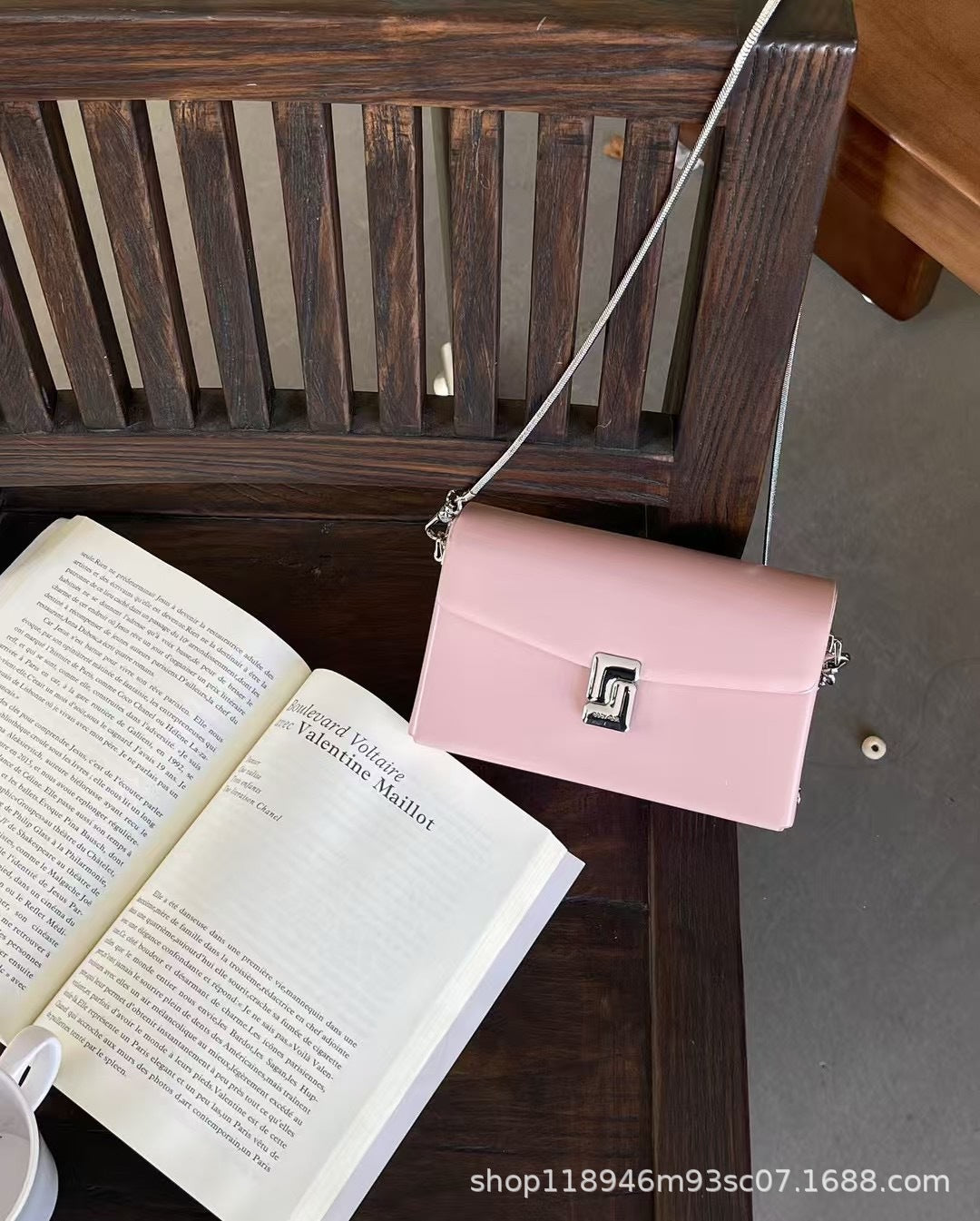 Vintage High-End Genuine Leather Women's Bag Exquisite Small Capacity Clutch Metal Chain Shoulder Crossbody Bag Fashionable Versatile
