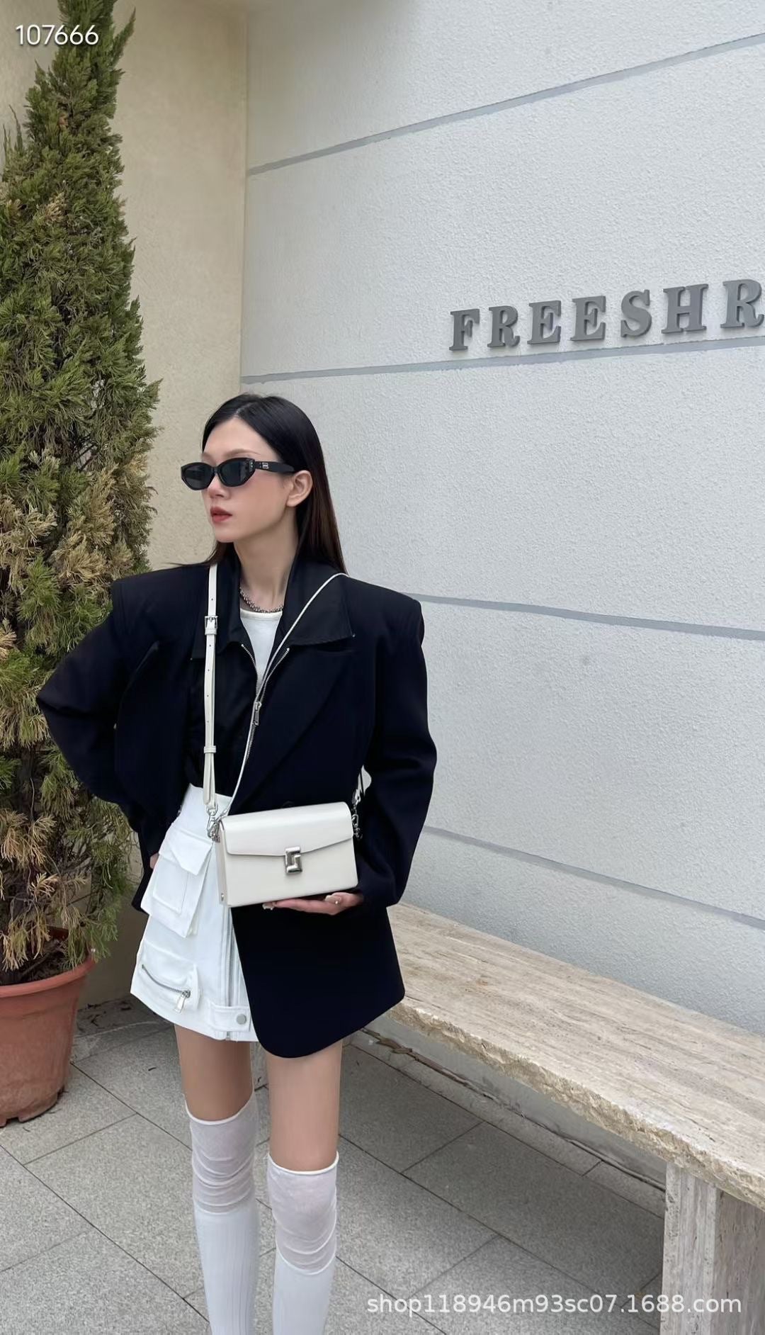Vintage High-End Genuine Leather Women's Bag Exquisite Small Capacity Clutch Metal Chain Shoulder Crossbody Bag Fashionable Versatile