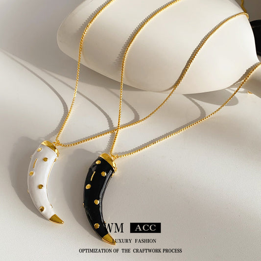 Medieval vintage Oil Drip Ox Horn Pendant Necklace Fashion Versatile Collarbone Chain Unique Design Sense Accessory