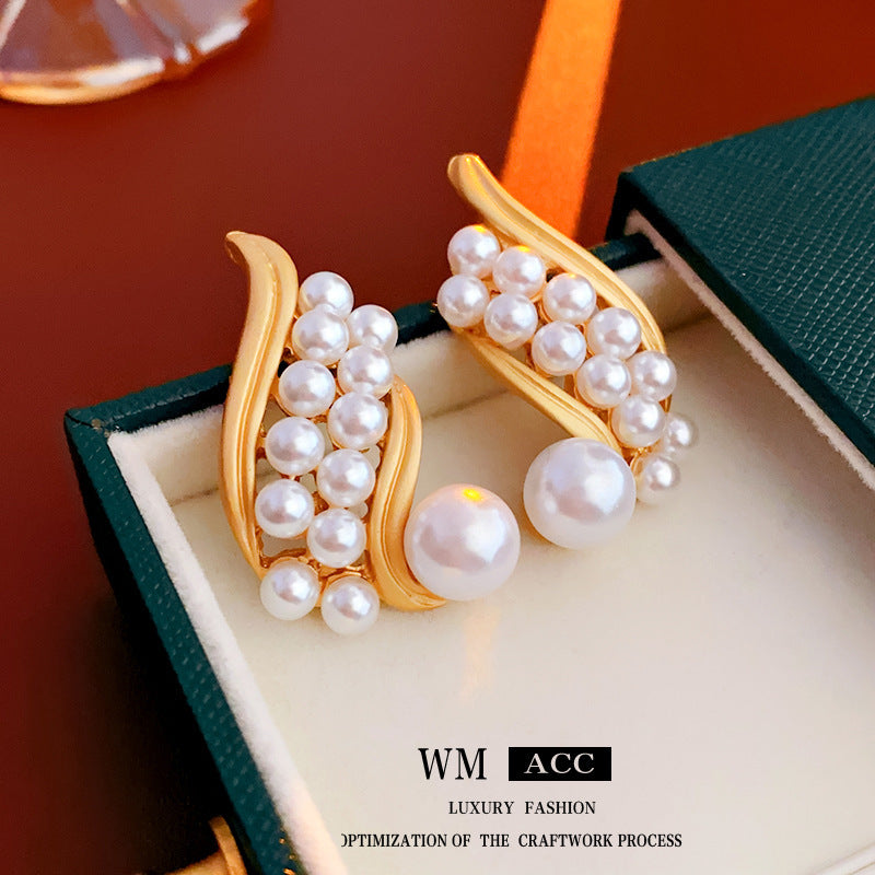 Medieval vintage Silver Needle Stud Earrings Elegant Light Luxury Palace Style Pearl Earrings Versatile High-end Vintage Earrings