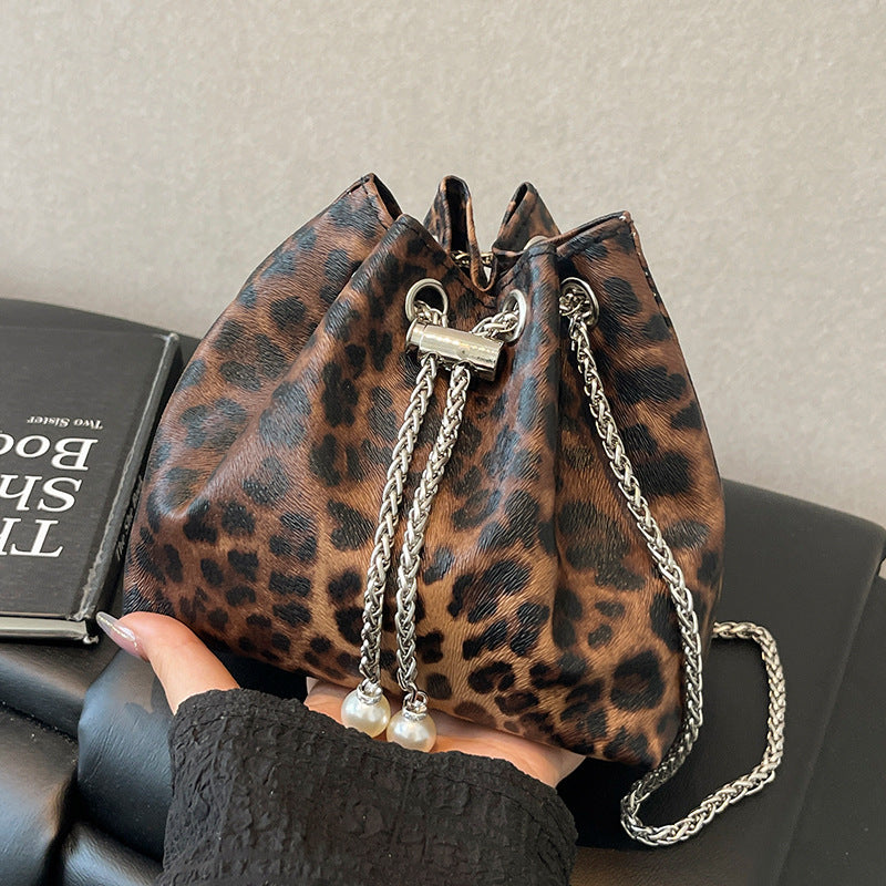 Personalized Chain Large Capacity Stylish Fashion Leopard Print Drawstring Winter2024New Zebra Pattern Shoulder Bucket Bag