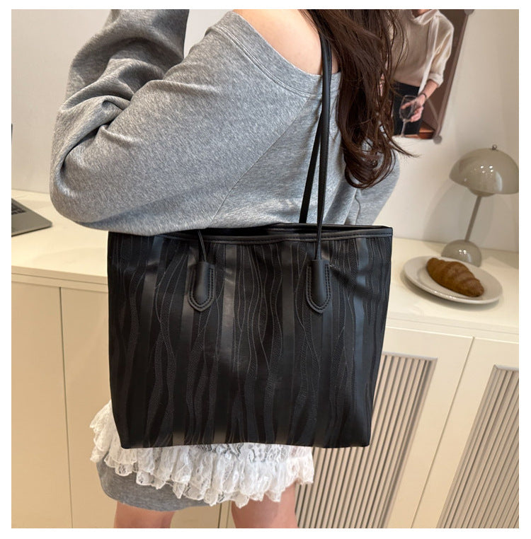 Casual Patchwork Fashion Large Capacity Pendant2025Spring New Fashion Commuting Texture Casual Shoulder Tote Bag for Women
