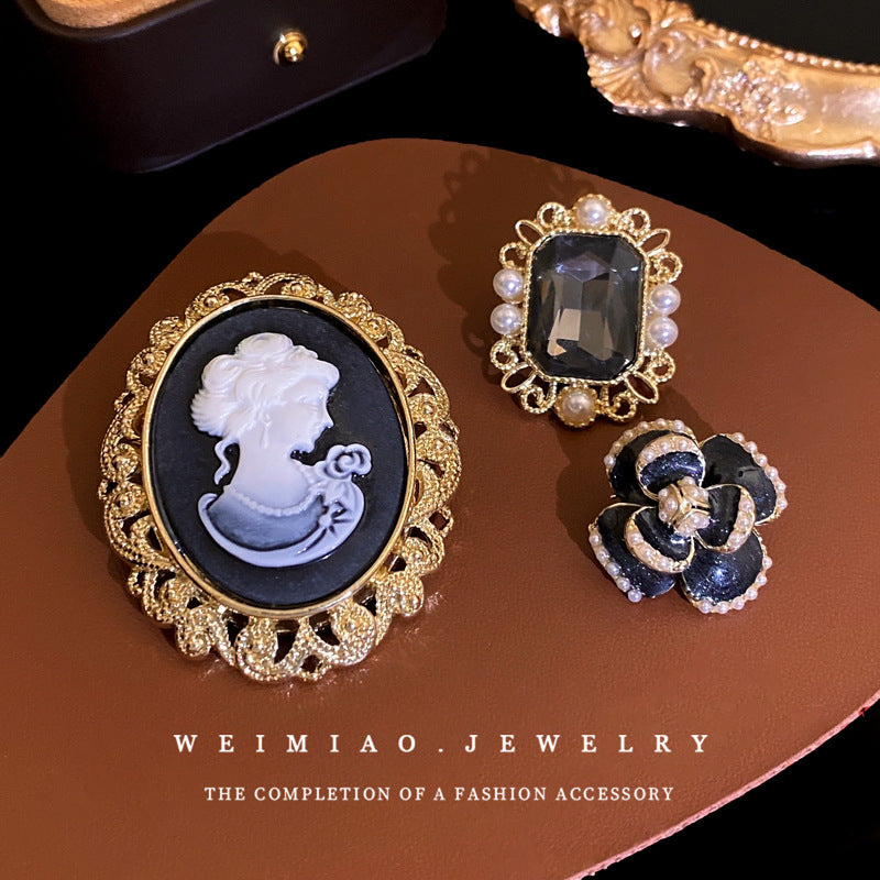 Inlaid Diamond Pearl Digital Flower Brooch French Light Luxury Elegant Pin Fashion Niche High-end Suit Accessory for Women