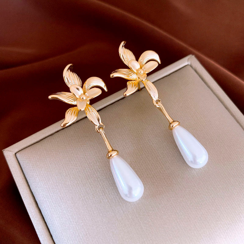 Pearl Earrings with a Sense of Sophistication Real Gold Electroplated Silver Needle French Retro Palace Style Earrings Versatile Ear Jewelry Wholesale