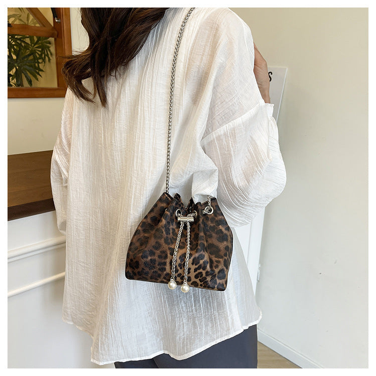 Personalized Chain Large Capacity Stylish Fashion Leopard Print Drawstring Winter2024New Zebra Pattern Shoulder Bucket Bag