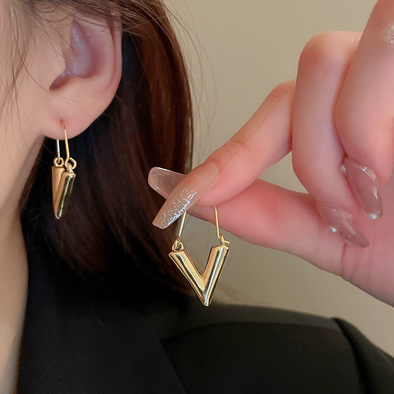 Silver Needle Metal Earrings High-end Simple Stud Earrings Fashion Versatile Light Luxury Unique Niche Earrings Yiwu Wholesale