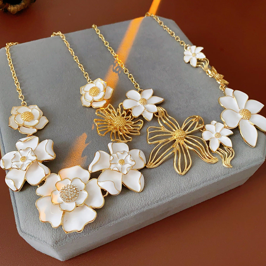 Medieval vintage Oil Drip Flower Necklace Vintage Court Style Fashion Versatile Collarbone Chain Exquisite Versatile Jewelry