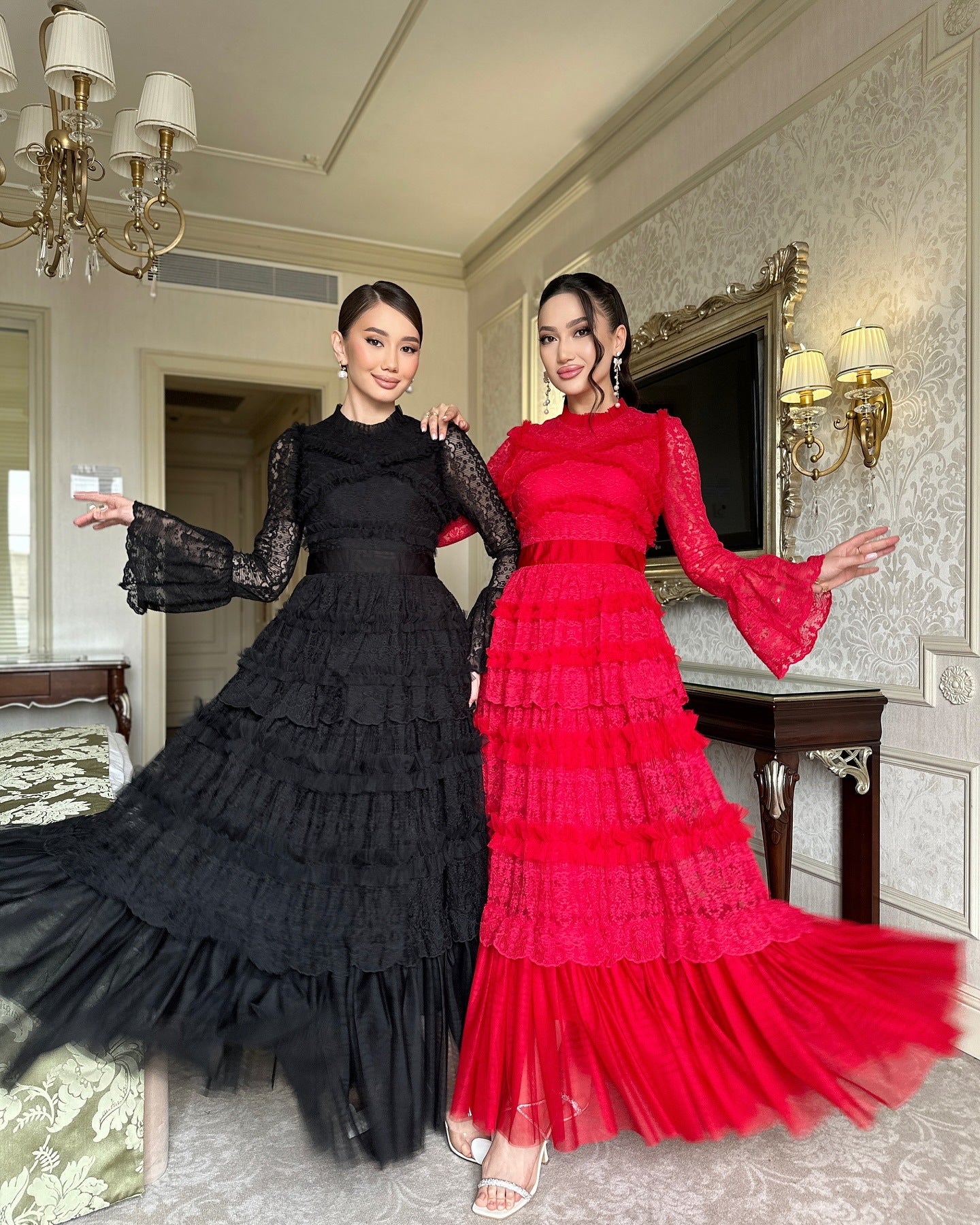 2025Early Autumn New Bell Sleeve Vintage Lace Mesh Patchwork Dress Women Slim Elegant Long Dress