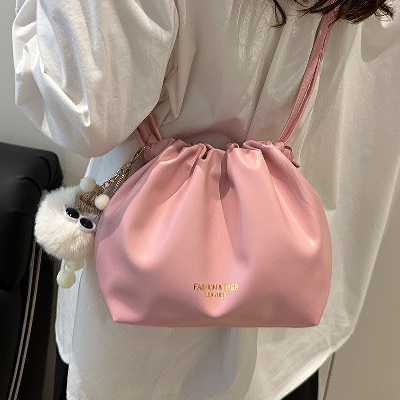 This year's trendy casual fashion elegant women's bag2025New versatile trendy single-shoulder bag with a high-end feel bucket bag