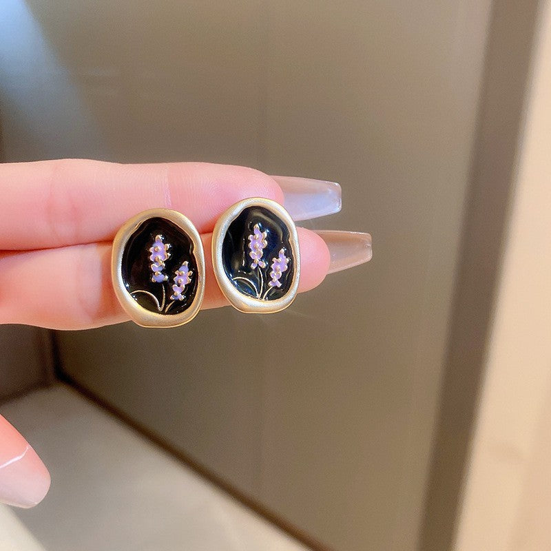 Medieval vintage Silver Needle Stud Earrings Elegant Light Luxury Palace Style Pearl Earrings Versatile High-end Vintage Earrings