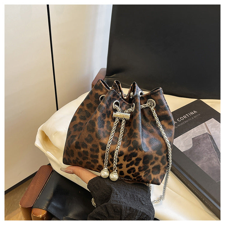 Personalized Chain Large Capacity Stylish Fashion Leopard Print Drawstring Winter2024New Zebra Pattern Shoulder Bucket Bag