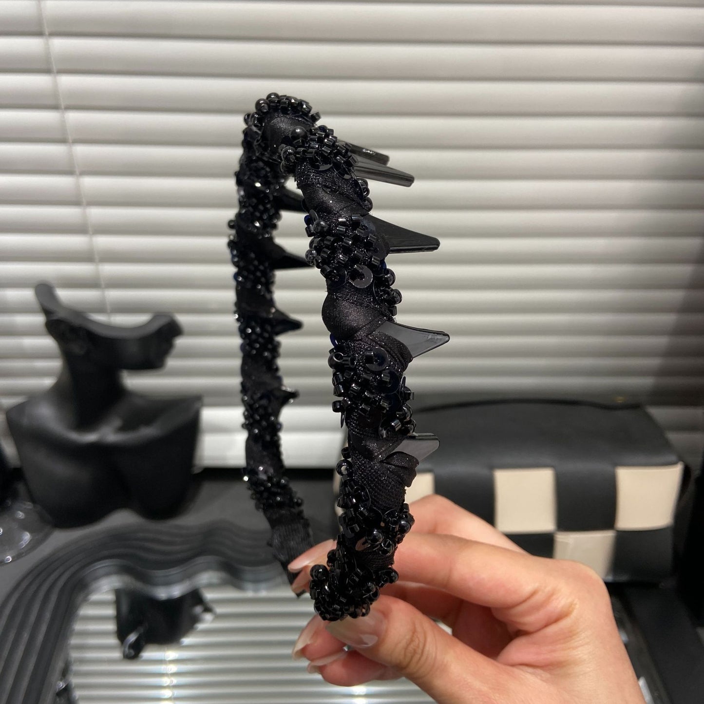 E4047Crystal Sequin Wave Hairband Light Luxury Non-Slip Fluffy Elegant Toothed Comb Anti-Slip Design Hairband
