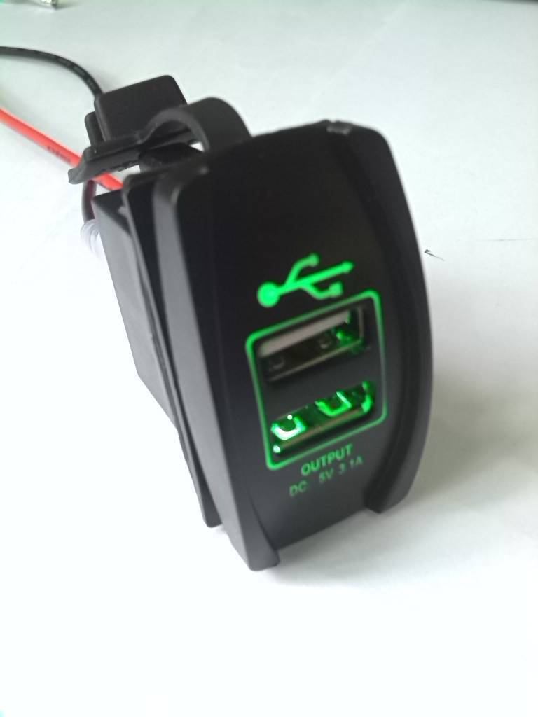 5V 3.1A Dual USB Car Charger with Switch - Universal Phone Charging Adapter