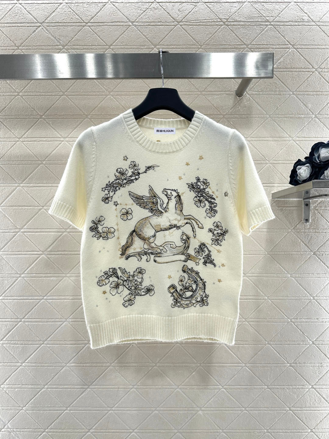 White Small Floral Short Sleeve Sweater Women New Premium Feel Elegant Slimming Top