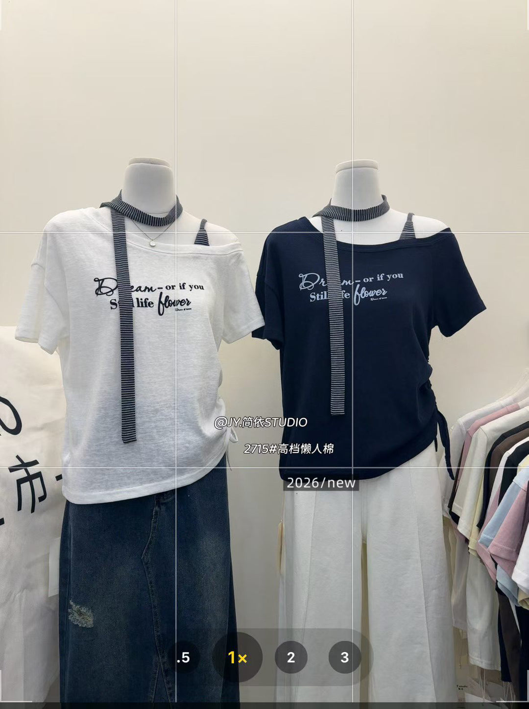 档口上新，夏季新款，斜肩配小丝带印字母短袖T，简依