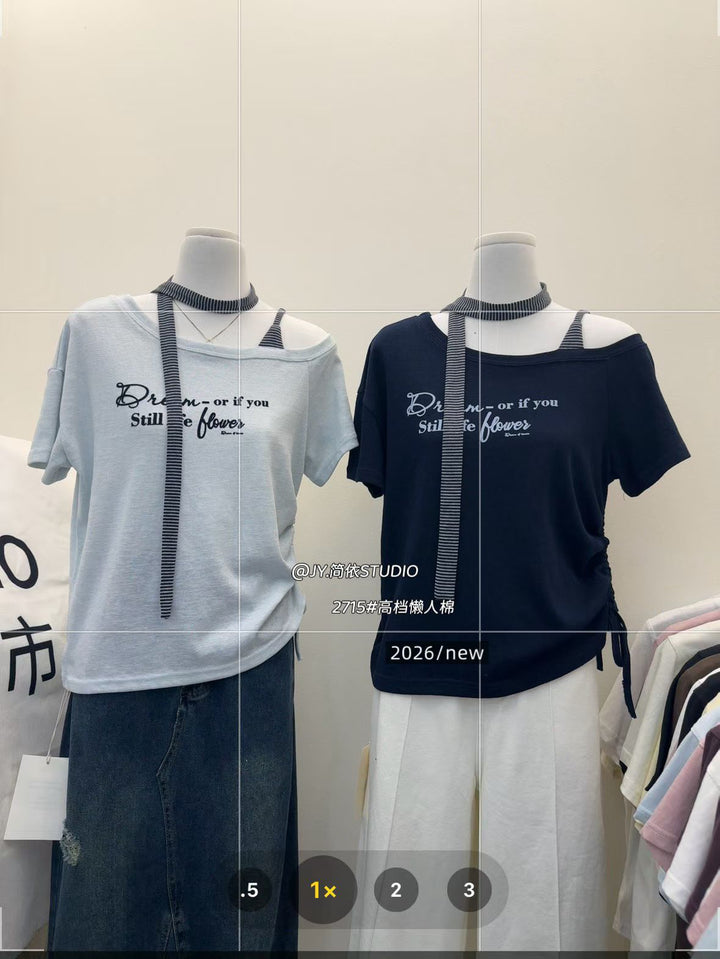 档口上新，夏季新款，斜肩配小丝带印字母短袖T，简依